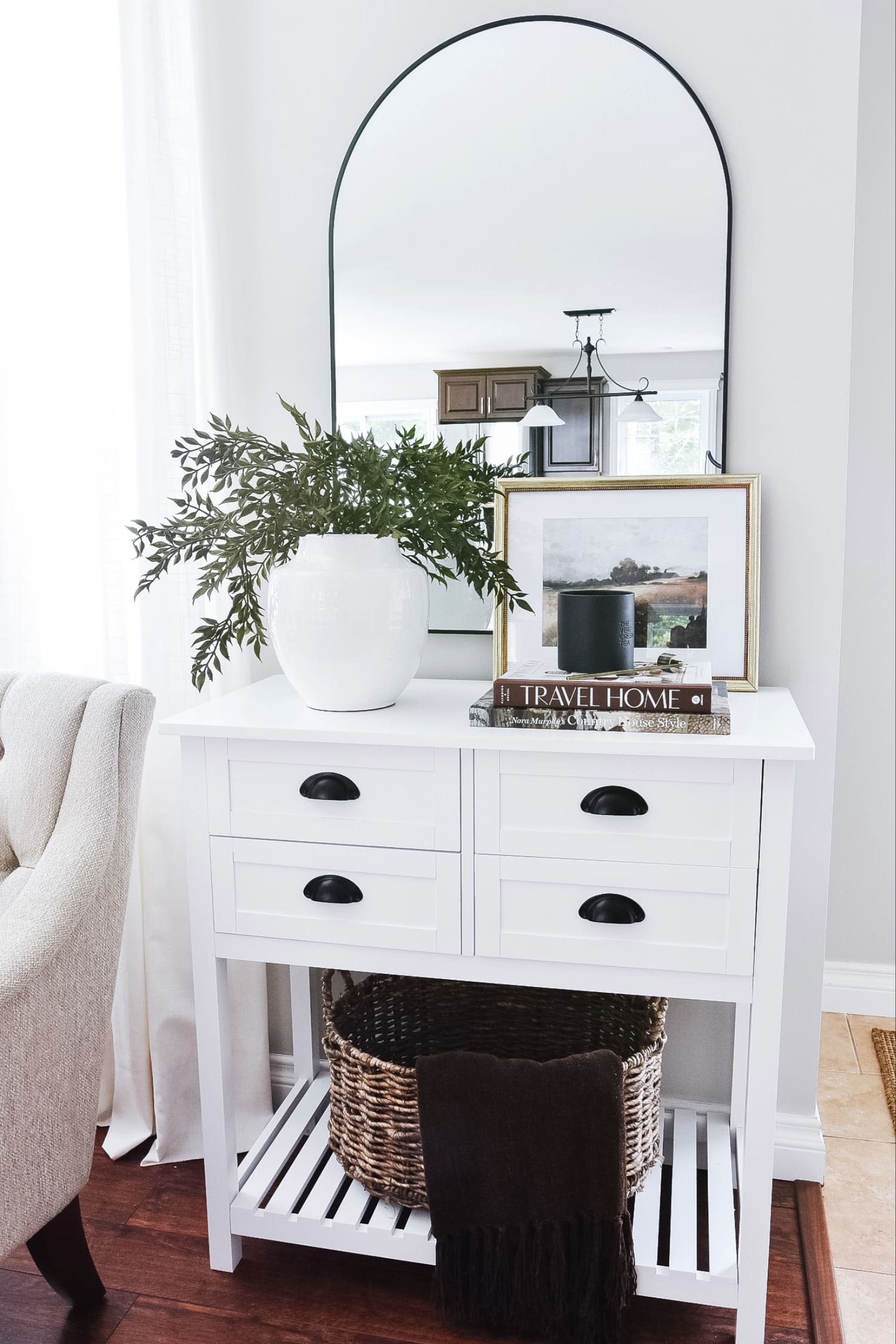 how to decorate with vases