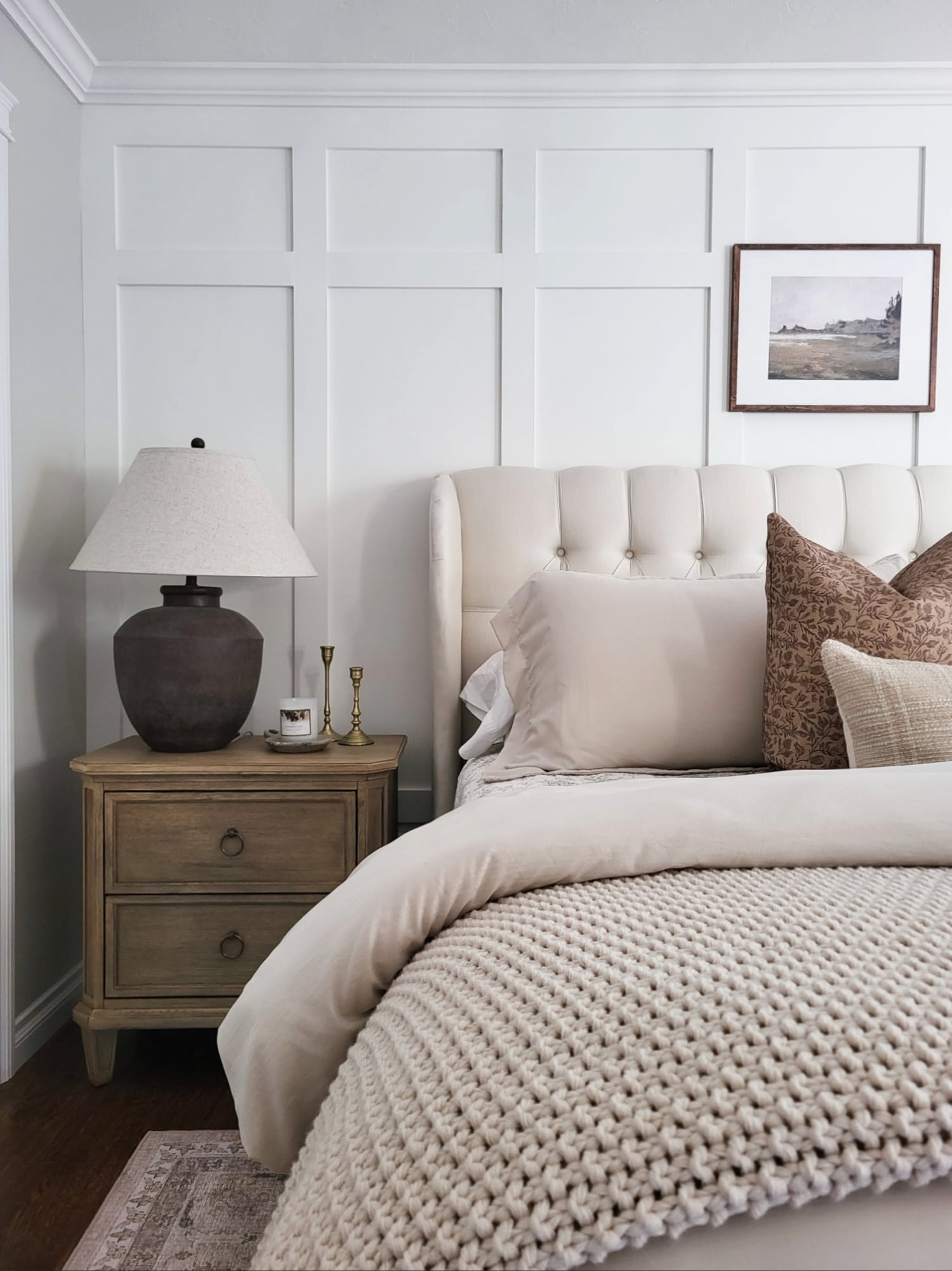 bedroom with bed made and cleaned areas_quick cleaning tip